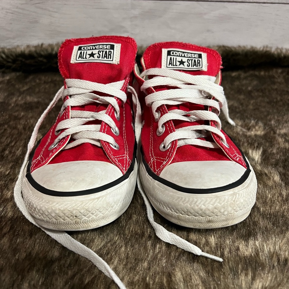 Red Converse unisex mens 7 women’s 9